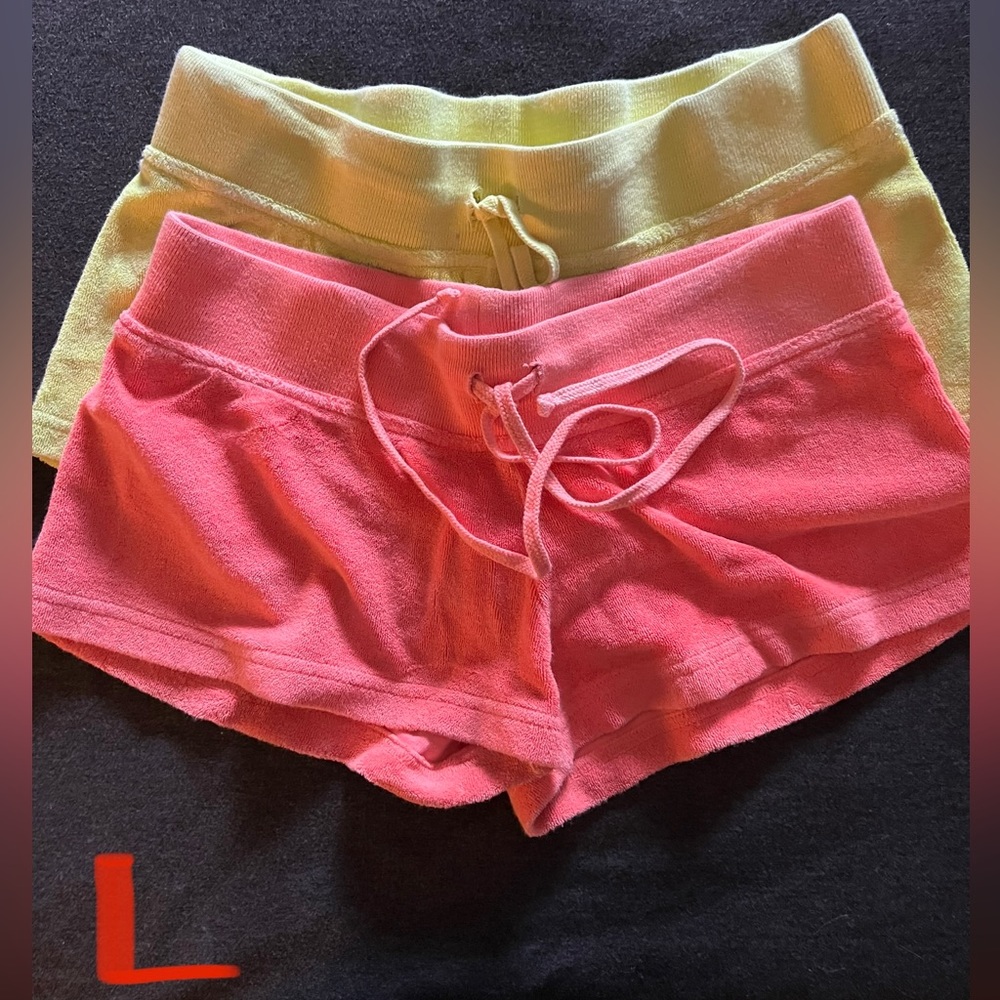 LIKE NEW HARD TAIL SHORTS SIZE LARGE